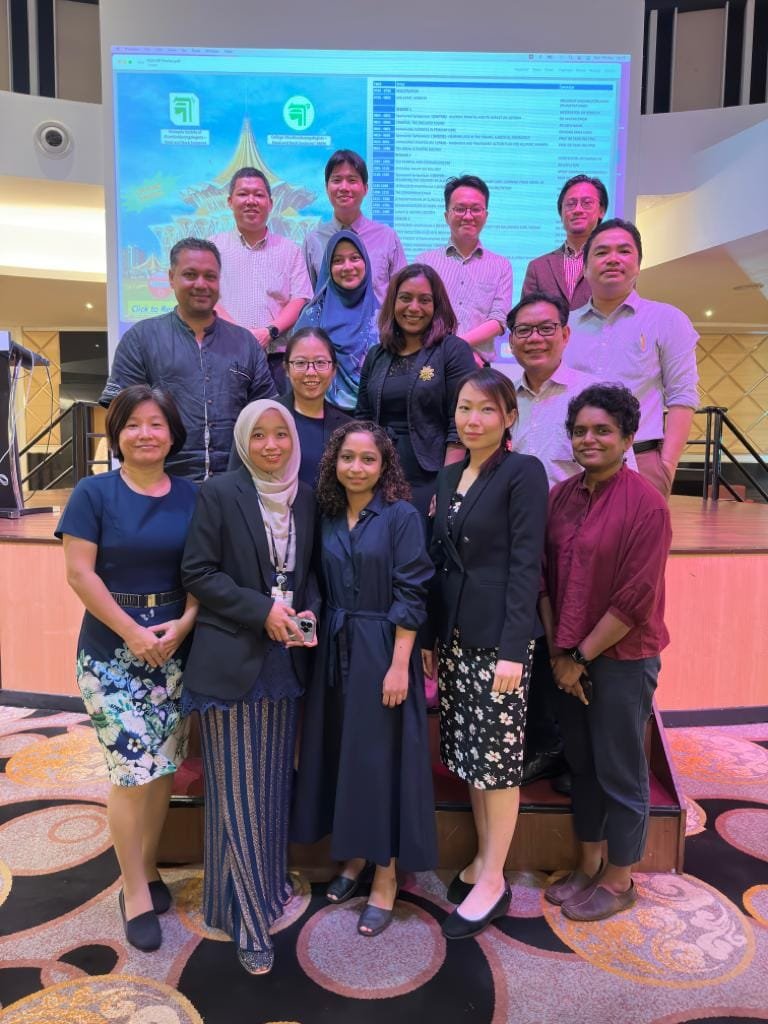 ENT professional network: Connecting with fellow healthcare professionals at an ENT event.
